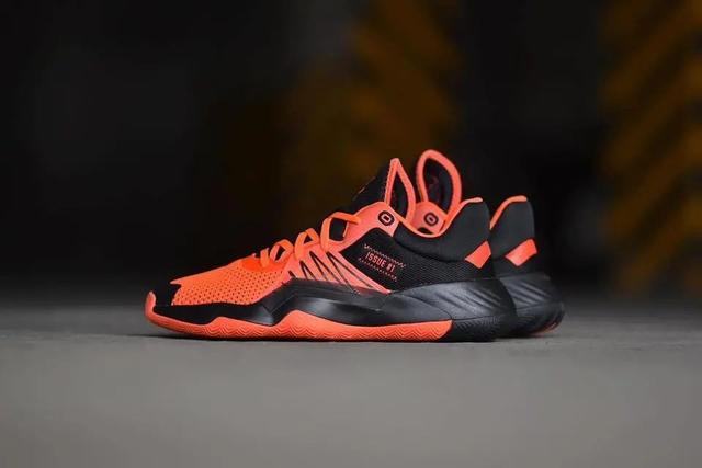 闪击6premium怎么样，闪击6pe测评（不到400元买实战鞋）