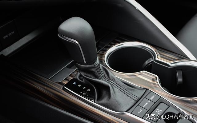 如果手握25万，顶配凯美瑞、奔驰C200L，你会怎么选？
