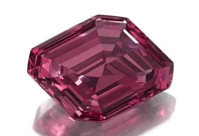 世界上最贵的五大宝石，世界上最贵的五大宝石叫什么（最便宜一件都要几百万元）