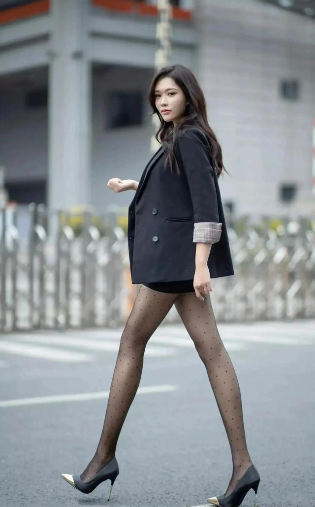 头像女黑白高冷，黑白高冷女生头像微信（黑色高冷美女）