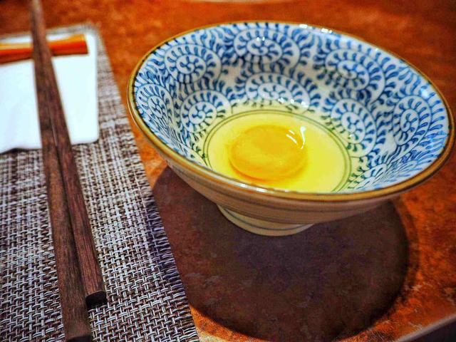 狗狗可以吃蛋黄吗，狗狗可以吃蛋黄吗能够吃多少呢（狗狗摄入蛋黄过量易诱发肾衰）