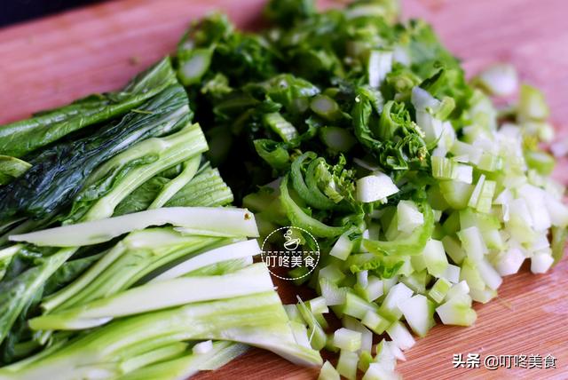芥菜叶子怎么吃，芥菜叶子吃了老拔气（比大鱼大肉还好吃）