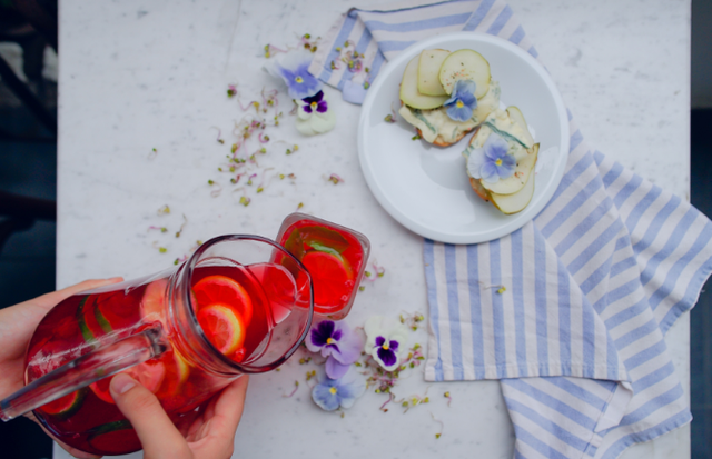 complain名词形式，complaining（吐槽只会用complain）