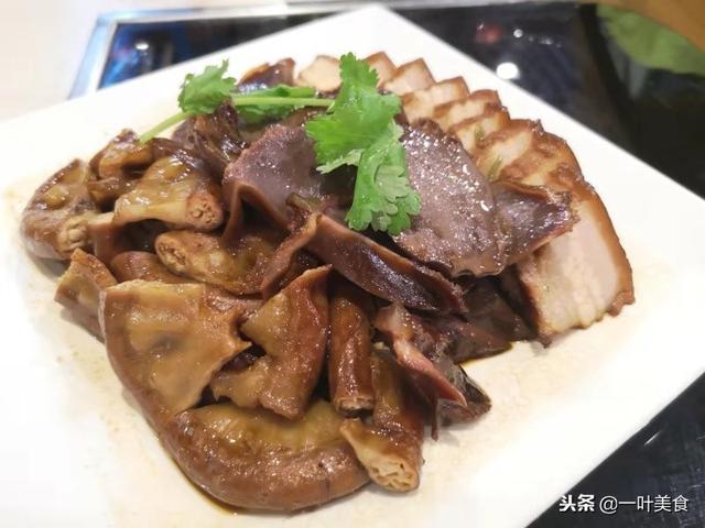卤水拼盘用什么拼，卤水拼盘好吃吗（还有炸豆腐蘸生韭菜水、红糖粉）
