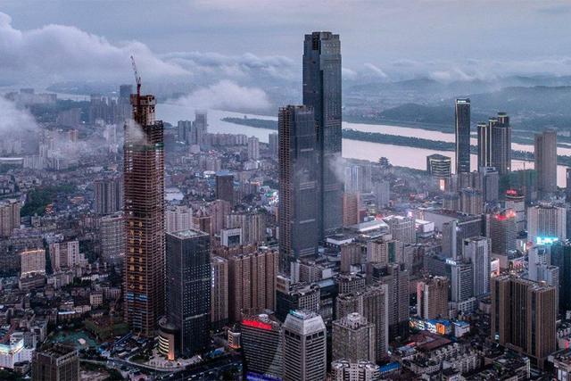 长沙最新烂尾楼名单，多地烂尾楼业主维权无门集体“停贷”（长沙的第一高楼“天空城市”遭停工）