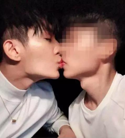 二次元女生正能量不良头像，二次元不良病娇图——【鬼鬼】♡微信（劈腿3男、亲密照和私密对话曝光）