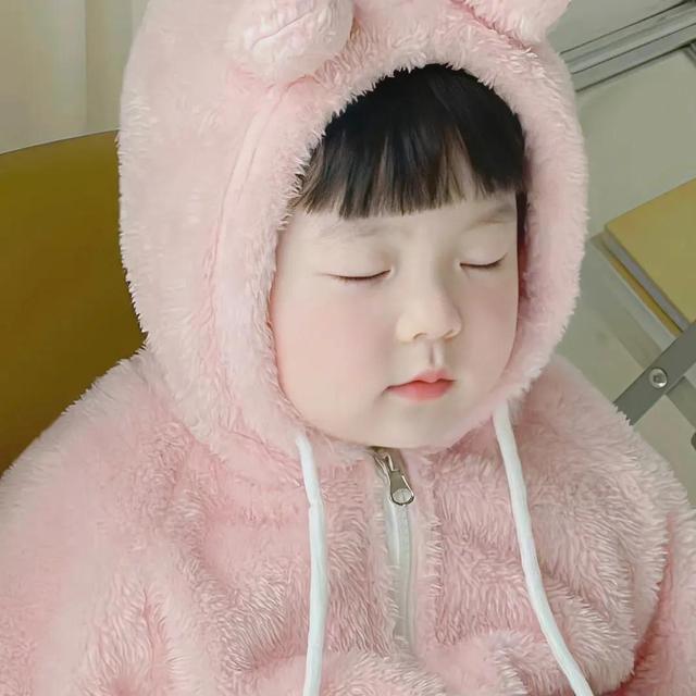 娃娃头像微信，娃娃头像（去爱一个让你变成小孩的人）