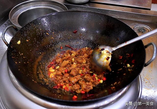 干锅鸡的制作方法，风干鸡的制作方法及配方（“干锅鸡”在家怎样做省油还鲜香）