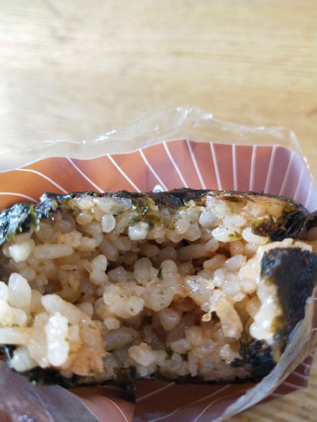 一个饭团的热量是多少，饭团热量（罗森便利店的4种恶魔饭团测评）