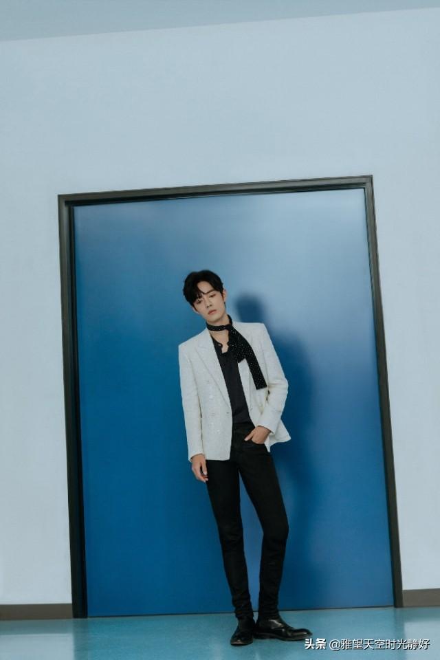 肖战手机壁纸无水印   高颜值小哥哥安利一下，肖战手机壁纸高清壁纸 满屏无水印（暖心男神肖战三十款高清时尚穿搭手机壁纸、背景图～怎么穿都好看）