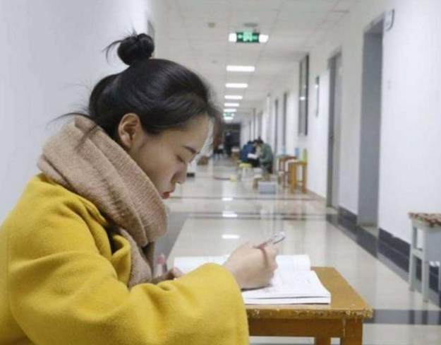 大一挂科的后果，大一挂科的后果严重还大三挂科严重（大学挂科的5个“严重后果”）