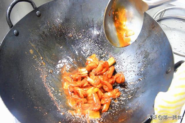 如何做油焖大虾，怎样做油焖大虾（这才是油焖大虾的家常美味做法）