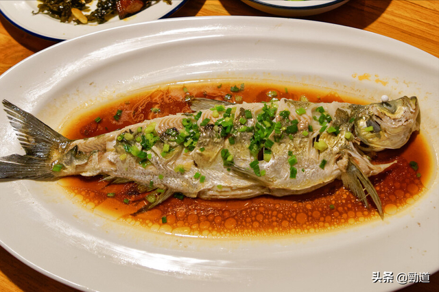 乌镇的美食有哪些，乌镇的美食介绍（有你不容错过的地方美食）