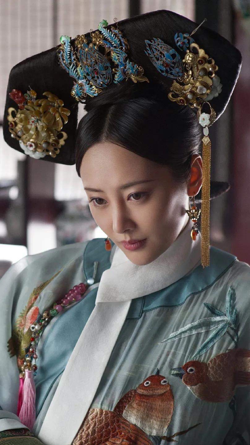 1988年出生的李纯,2011年,在张艺谋导演的电影《金陵十三钗》中扮演