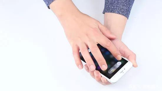 苹果清理喇叭灰尘，怎么清理苹果喇叭灰尘（如何正确清洁你的iPhone）