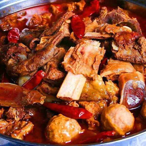 麻辣排骨火锅的做法,辣排骨火锅的做法(冬季让你大汗淋漓的美食)