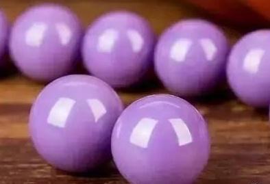 紫云母适合什么人佩戴，紫云母手镯的功效和作用（宝石新星——紫云母）