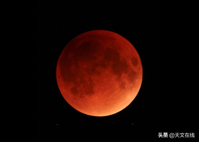 月食是怎样形成的，什么是月全食食（它形成的原因是什么）