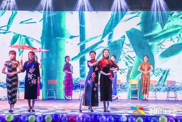 外婆的澎湖湾串词，外婆的澎湖湾串词主持人（2019元旦晚会）