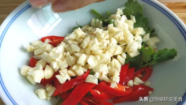 凉拌苦瓜的正宗做法，凉拌苦瓜的家常做法（凉拌苦瓜的正确做法）