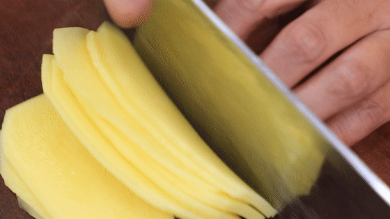 炒土豆丝怎么炒才好吃，土豆丝怎么炒脆（40年大厨教你3大技巧）