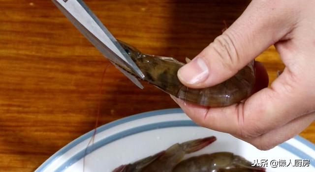 蒜蓉虾的做法，蒜蓉虾的做法配料（这是蒜蓉大虾的家常做法）