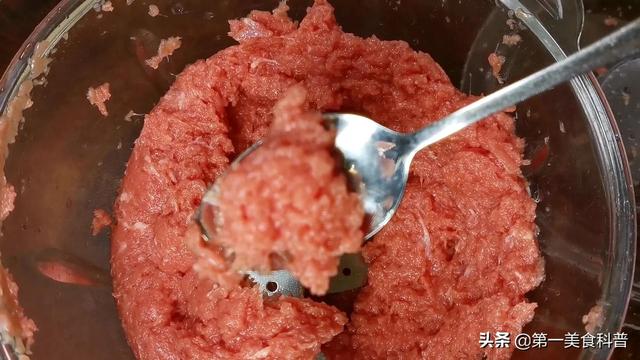 牛肉馅水饺怎么调馅好吃，牛肉饺子的馅怎么调才好吃（这才是牛肉馅饺子最经典做法）