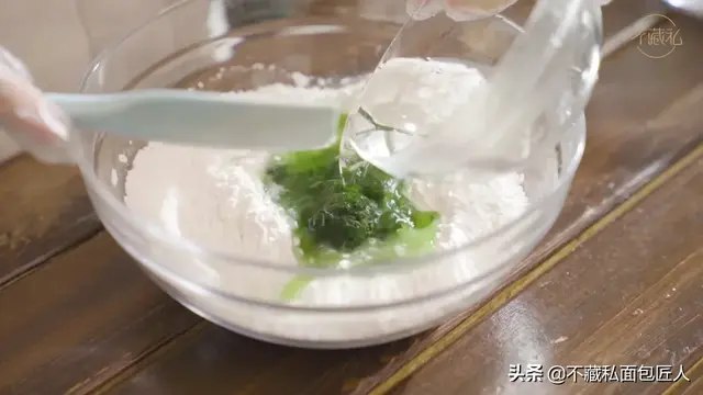 怎样自制手工米粉皮，家庭自制米粉皮的做法（宝石绿外皮原来这样做）