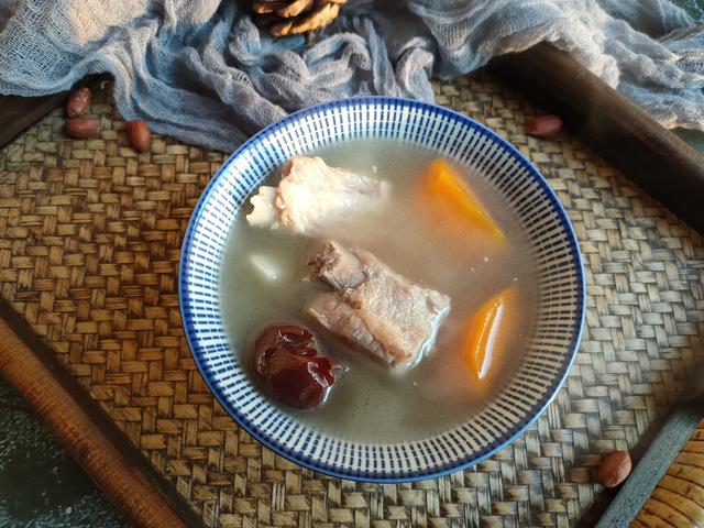 排骨汤炖多久，萝卜排骨汤炖多久（教你正确做法，汤白味鲜特鲜美）