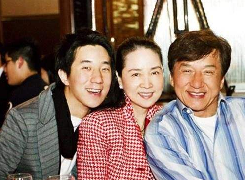 撤侨令一出，陈凯歌进退两难的美籍儿子，终"败"给成龙儿子房祖名
