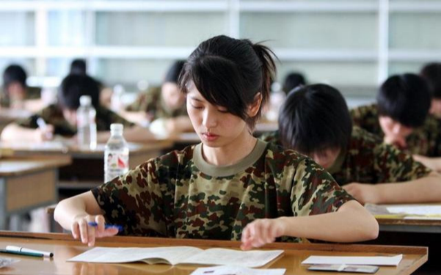 士官长是什么军衔，士官长是什么级别（解放军中的士官是个什么“官”）