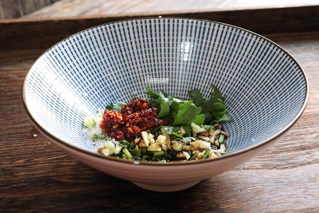 四川正宗酸辣粉，最好吃的酸辣粉牌子排行榜（开店20年的老师傅教您正宗酸辣粉做法）