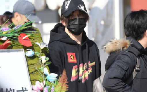 赵英俊出道的音乐才子，薛之谦带一车花去墓地