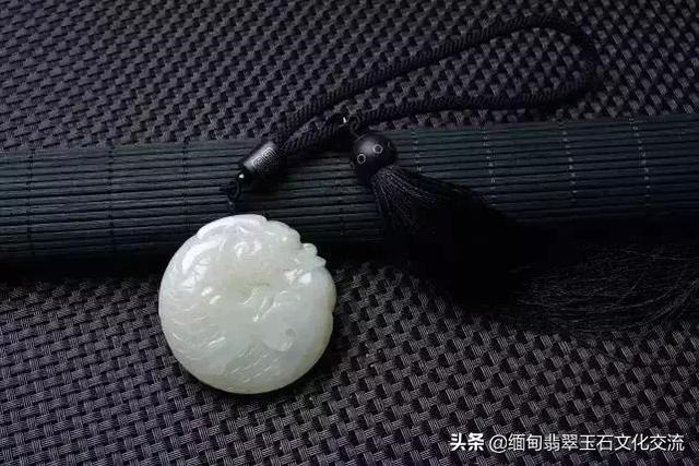 钠长石玉还叫什么玉，钠长石玉是翡翠吗（1000元以内4种最值得入手的高性价比美玉）