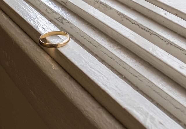 玫瑰金是什么颜色，玫瑰金是什么金（应该选择玫瑰金还是铂金）