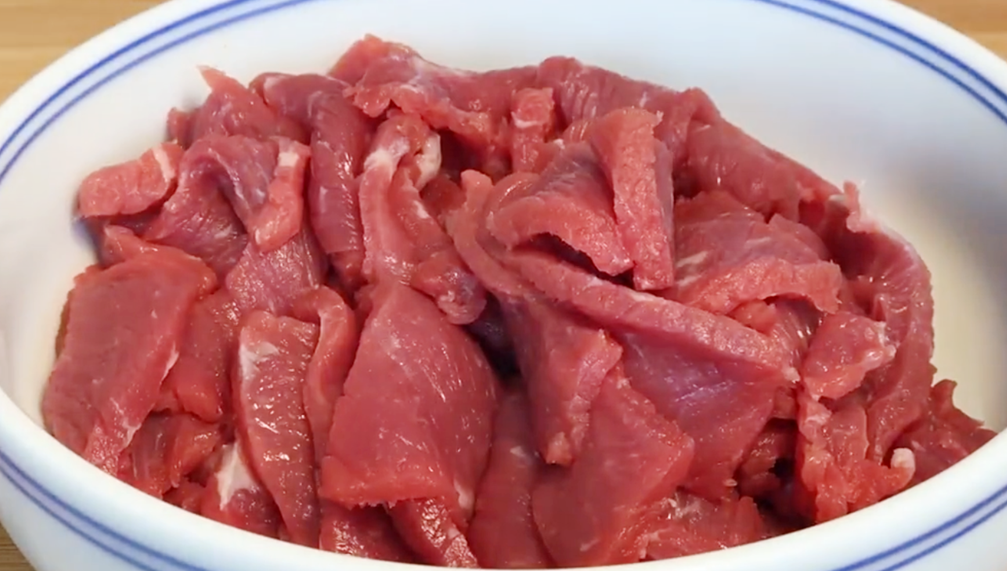 圖片[2]-【小炒牛肉】做法步驟圖 教你正確做法 牛肉鮮嫩不柴-起舞食譜網(wǎng)