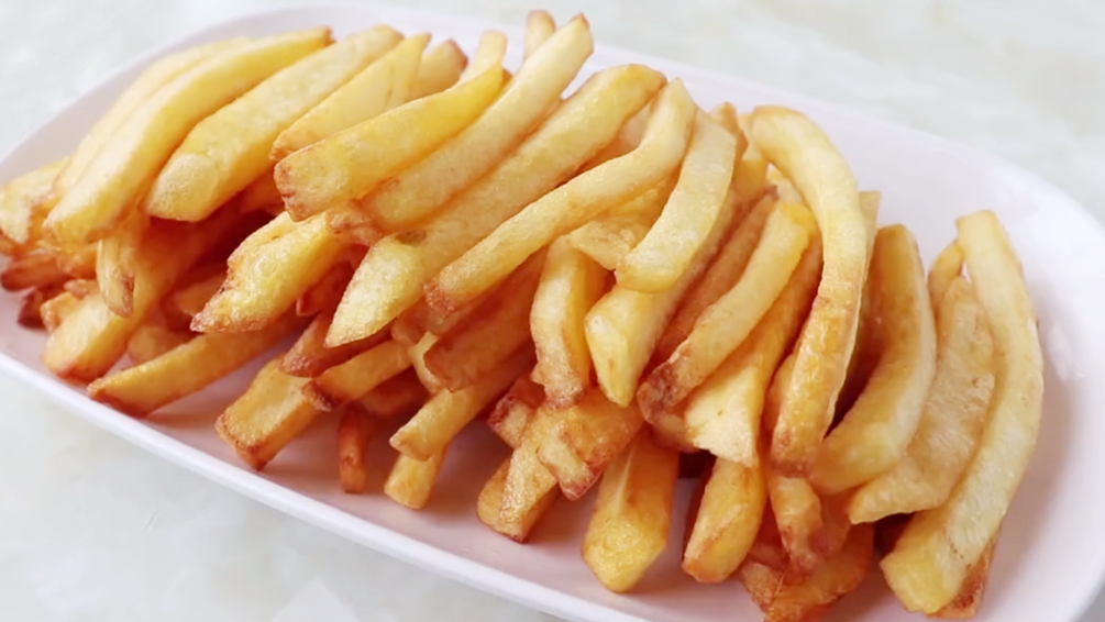 【炸薯条】做法步骤图 金黄酥脆 一次做一大盆不够吃-起舞食谱网