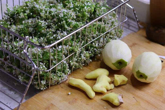 韭菜酱的做法 大家可以做一做，韭菜酱的做法（腌韭菜花酱原来这么简单）