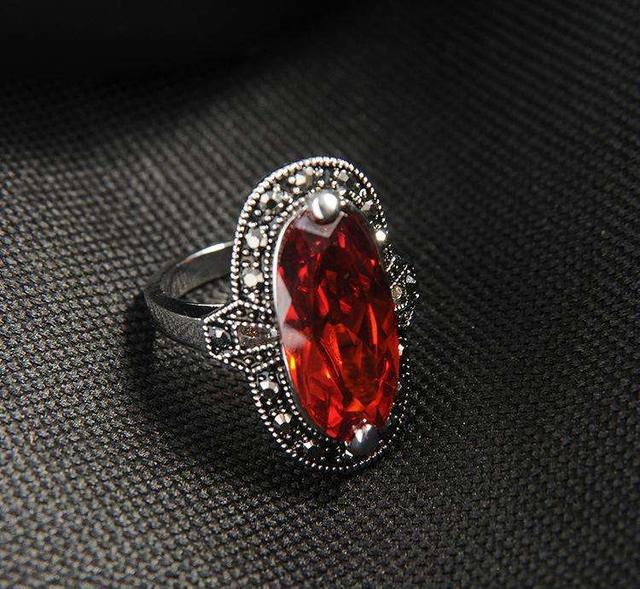 梦见戒指是什么意思，梦见戒指是什么意思有什么预兆（这甜蜜的枷锁是戴还是不戴）