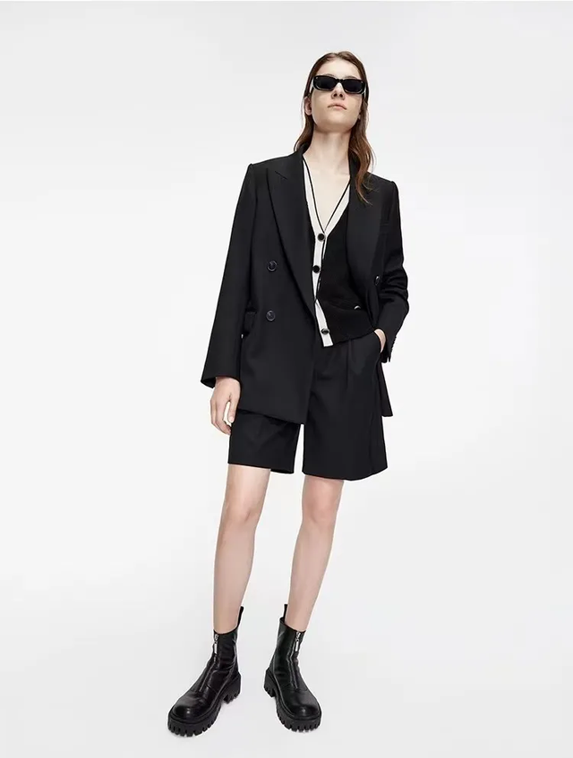 腿粗穿什么短裤，腿粗应该穿什么样的短裤（显瘦竟靠一条“大短裤”）