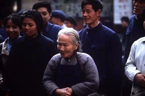 1981年属鸡人永远最旺的数字，1981年属鸡的幸运数字和颜色（时光记忆：1981年的中国）