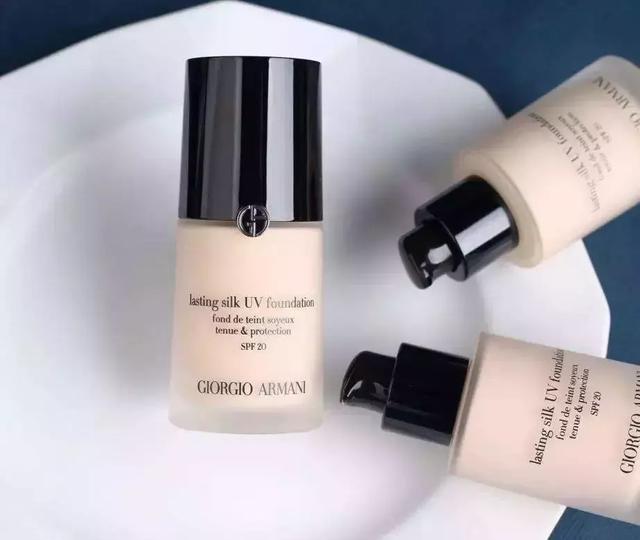 BB霜和气垫BB有什么区别，气垫bb和bb霜的区别（BB霜、气垫、粉底液、素颜霜...这些底妆区别在哪）