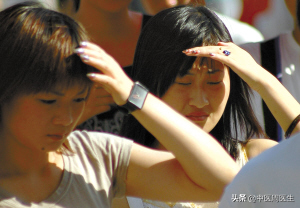 男生喜欢还是讨厌蝴蝶比，男生真正讨厌女生的表现（你的手臂上有没有“蝴蝶袖”）