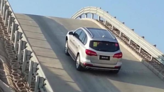 自动挡汽车如何正确停车，自动挡汽车如何正确停车视频（自动挡停车的正确步骤到底是什么）