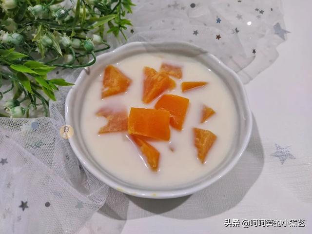 木瓜炖牛奶的做法，适合冬天喝的甜品