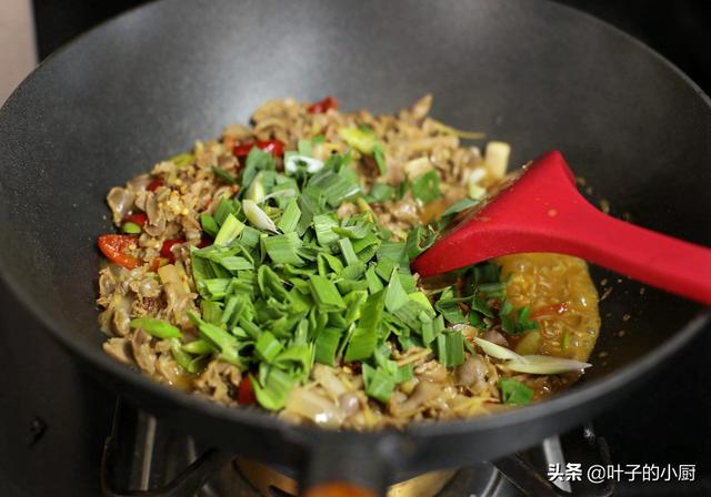 炒鸡胗怎么样又嫩又脆，如何做辣椒炒鸡胗又嫩又脆（炒鸡胗，如何又香又脆）