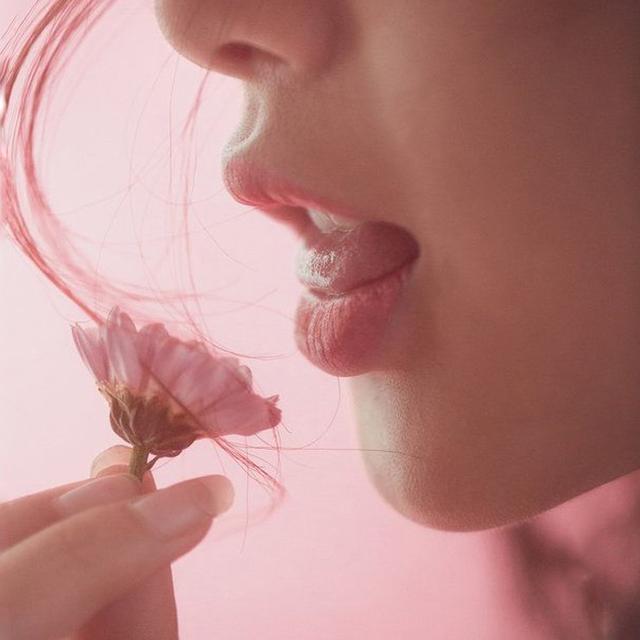 ins头像女生，ins风女生头像微信（INS风背景图）