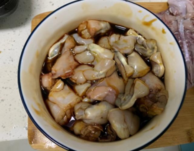 铁板牛蛙怎么做才好吃，干饭人不能错过的肉类美食
