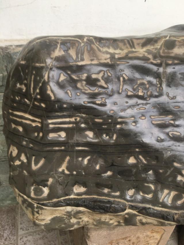 足加石念什么字，足加个石念什么字（谁能解读它周身分布的文字符号。）