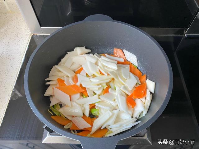 小白嘴山药怎么吃，小白嘴山药怎么吃最好（冬季家常养生菜小炒山药片）